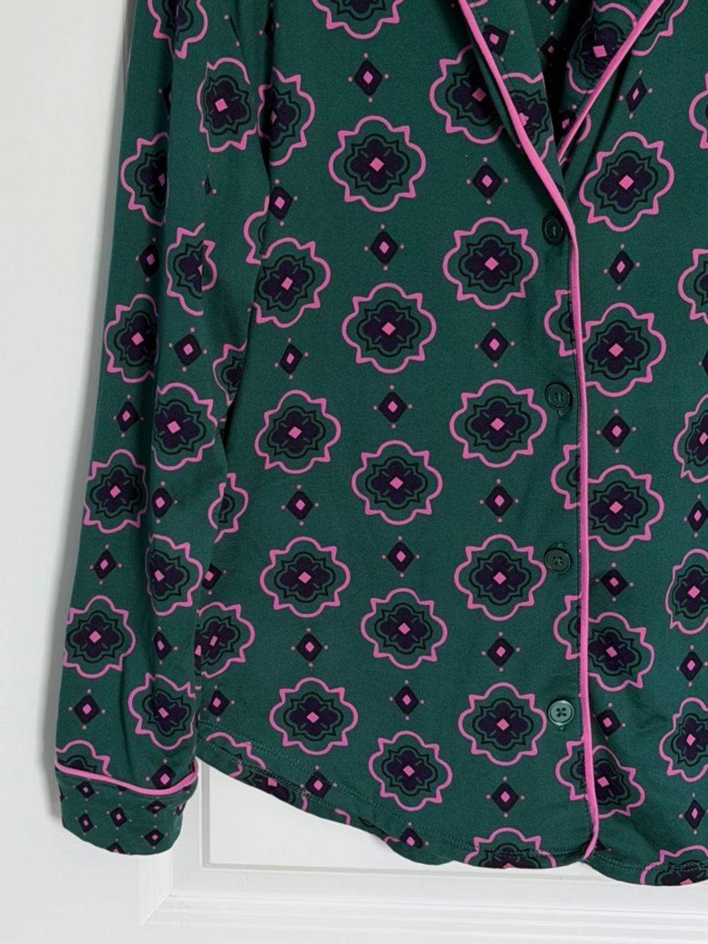 Room Service Green Pink Printed Pajama Set Women’s Small
- 54672 - Picture 5 of 16